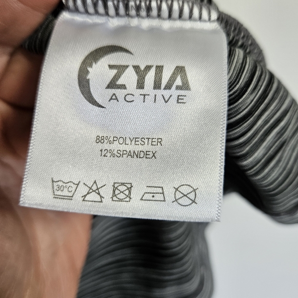 Zyia women's black and white Active tee - Picture 4 of 7
